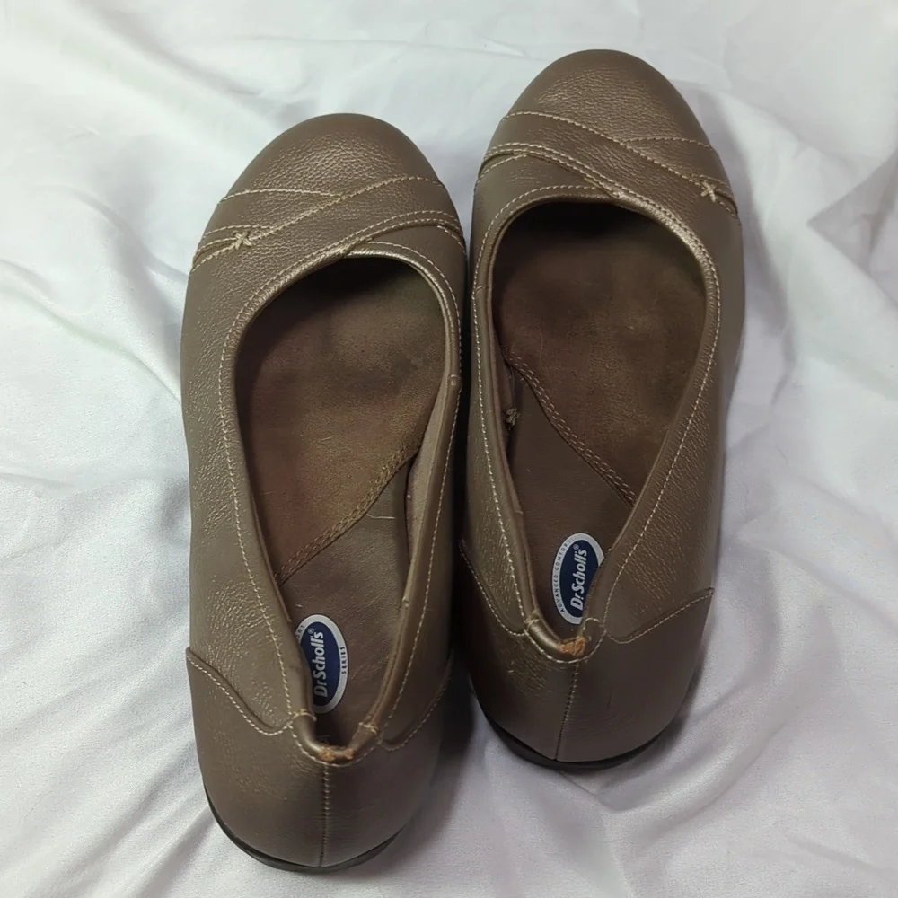 Dr Scholl's Sz 9 Gold/Copper Flats. Comfortable and stylish comfort flats - Picture 5 of 12